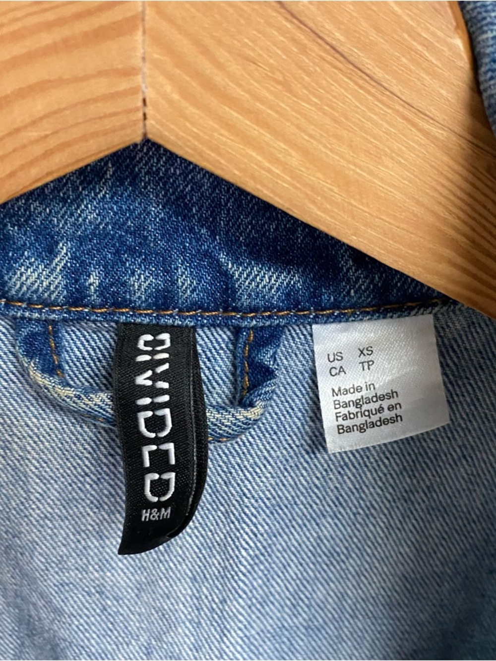 H&M DIVIDED DISTRESSED DENIM JACKET - XS - Picture 5 of 6